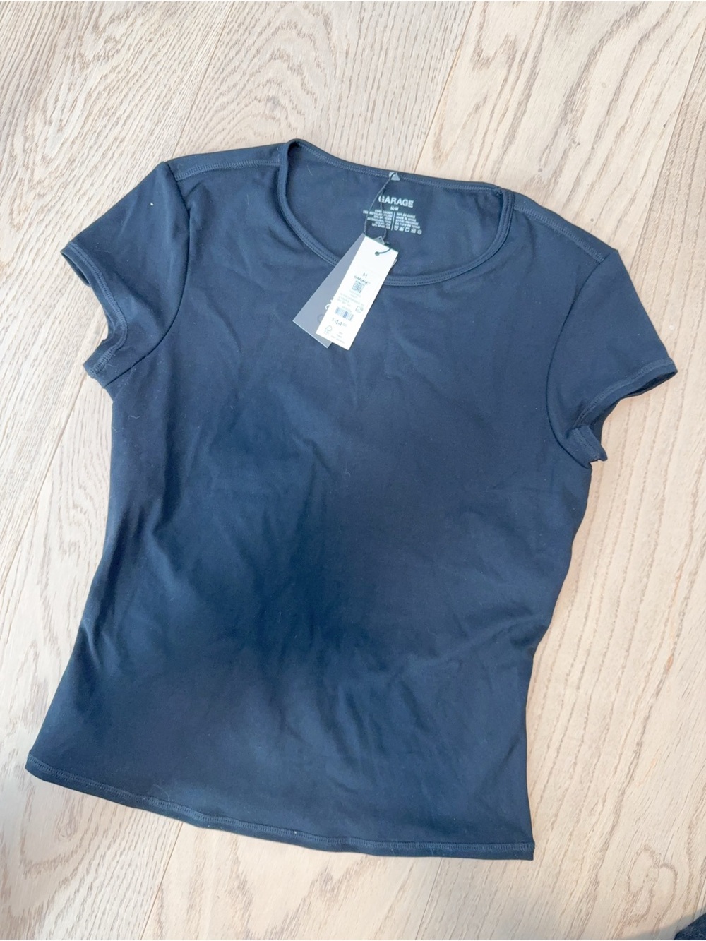 NWT 100104923 Garage active open back tee jet black M